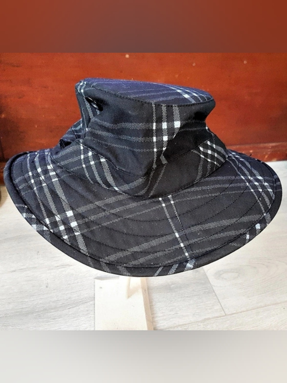 Tilley Outback Plaid Hat in Black Size 7 1/8 Like New